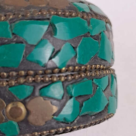 Trinket Boxes Set of 2 Red/Gold, Green/Gold Handmade Flat Stones Aluminum NWOT - Picture 4 of 11